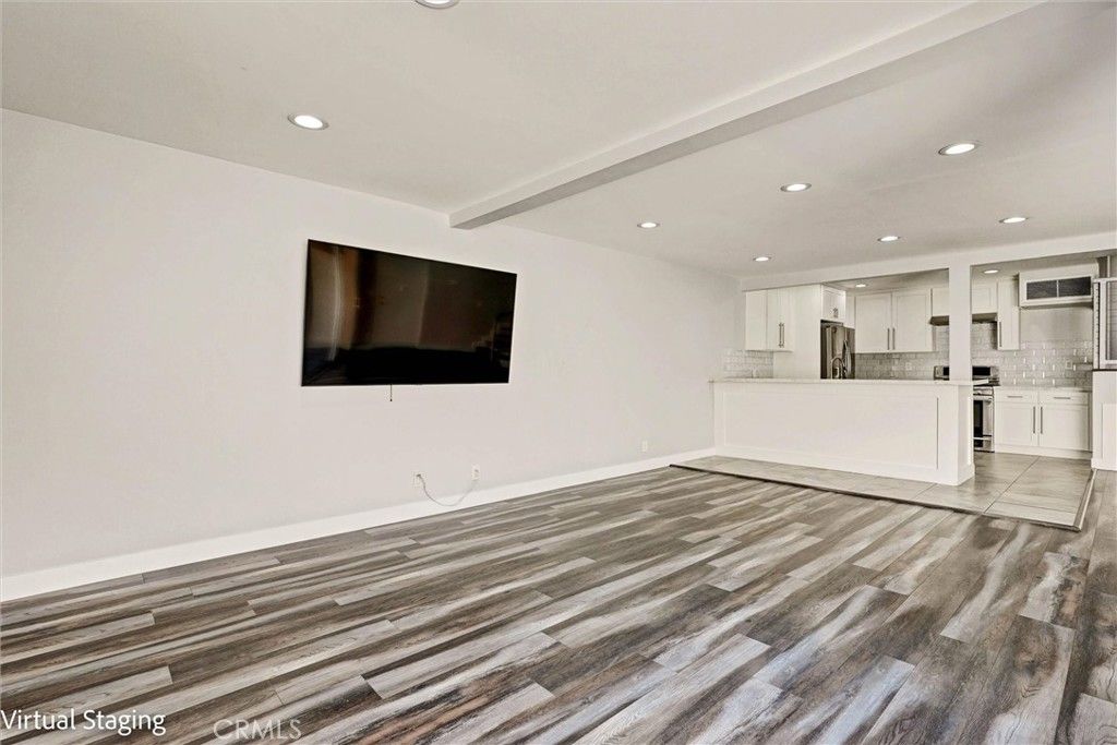 7924 Woodman Avenue 22, Panorama City, CA 91402 — photo 2