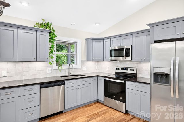 2546 Old Clyde Road, Clyde, NC 28721