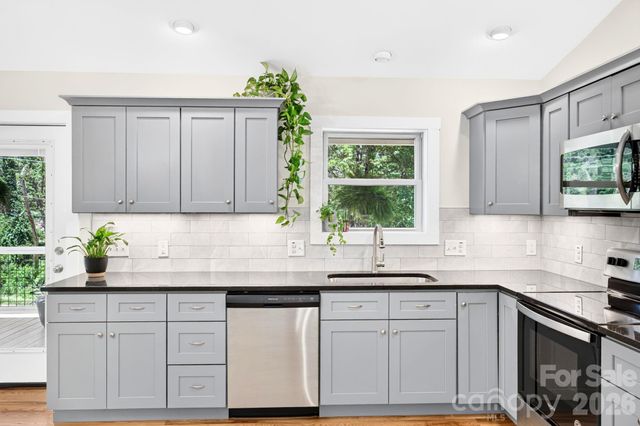 2546 Old Clyde Road, Clyde, NC 28721