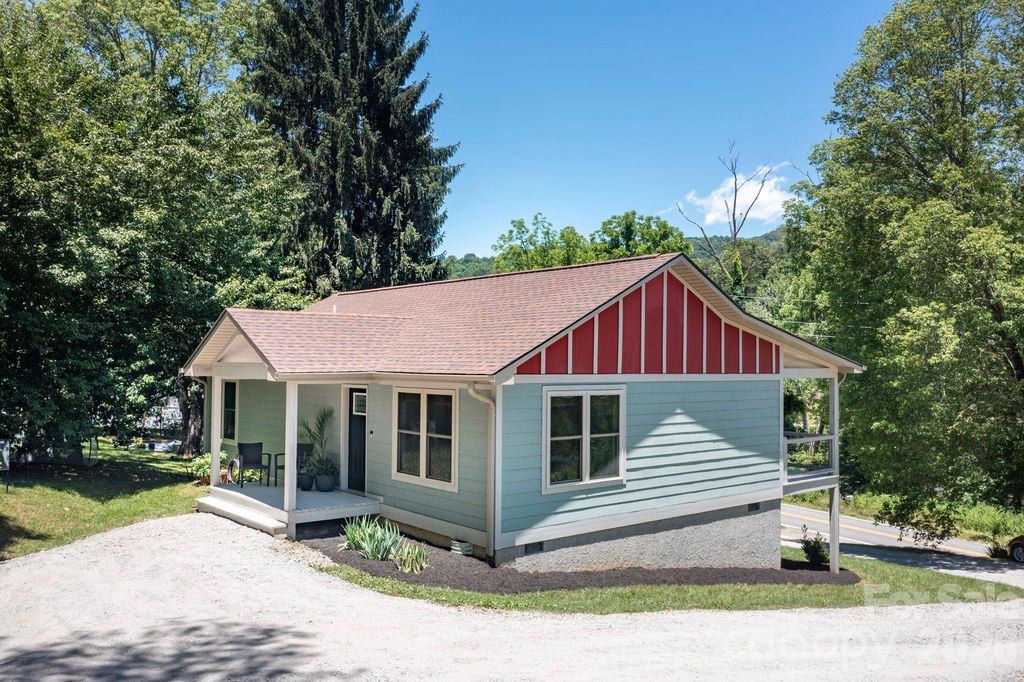 2546 Old Clyde Road, Clyde, NC 28721