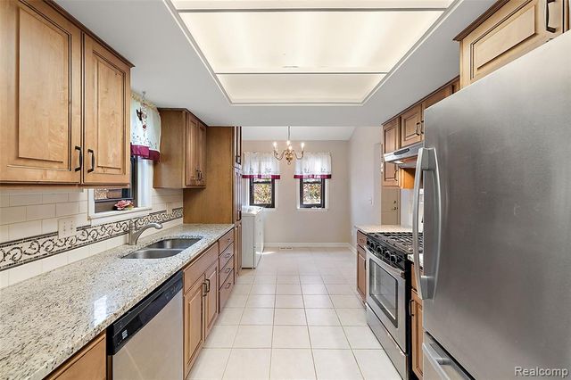 2905 Moon Lake Drive, West Bloomfield, MI 48323
