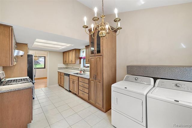 2905 Moon Lake Drive, West Bloomfield, MI 48323
