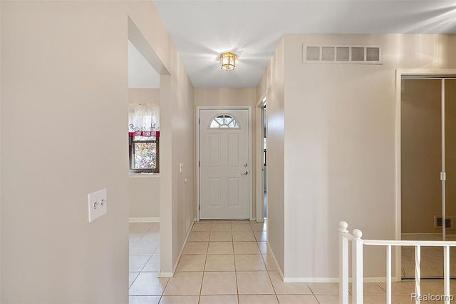 2905 Moon Lake Drive, West Bloomfield, MI 48323