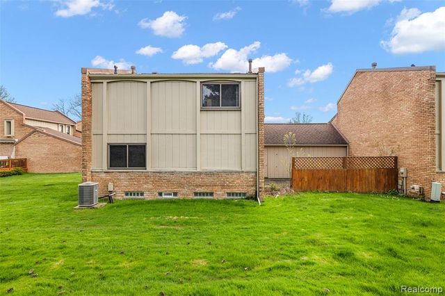 2905 Moon Lake Drive, West Bloomfield, MI 48323