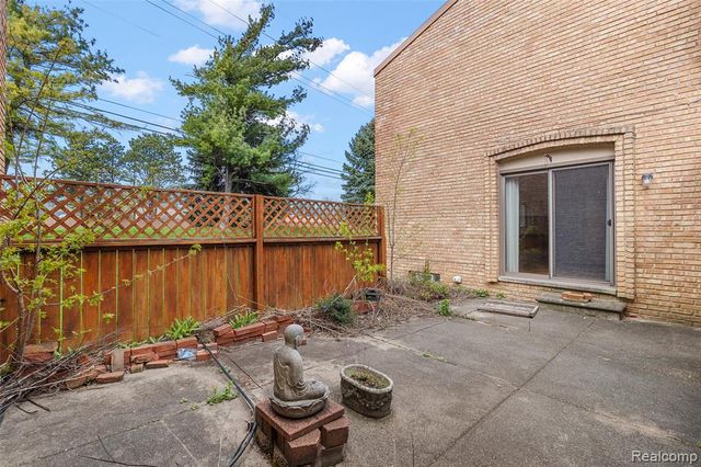 2905 Moon Lake Drive, West Bloomfield, MI 48323