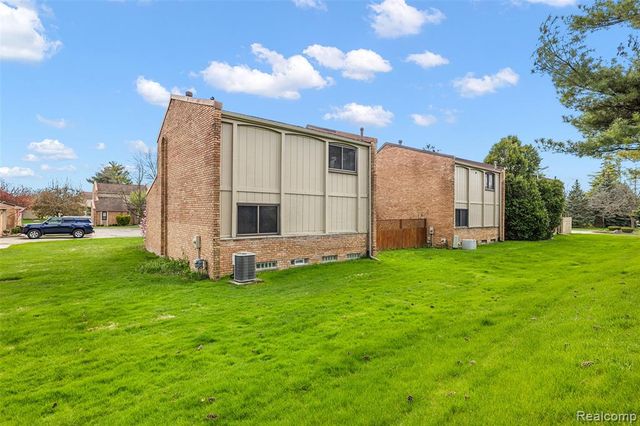 2905 Moon Lake Drive, West Bloomfield, MI 48323