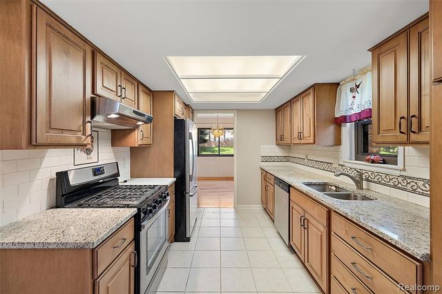 2905 Moon Lake Drive, West Bloomfield, MI 48323