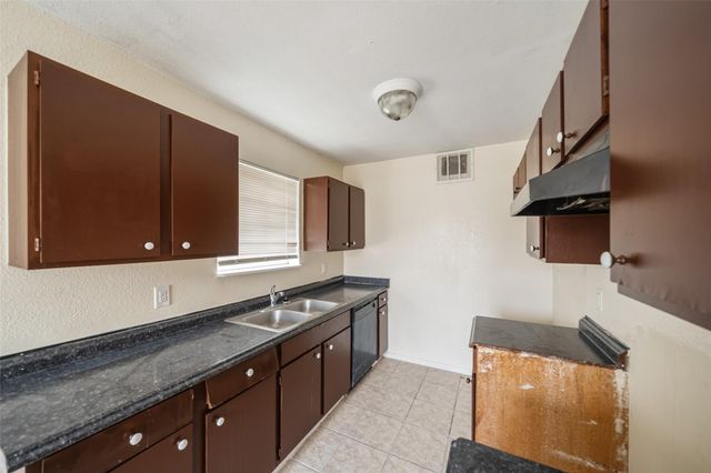 114 Lazy Lane, Sealy, TX 77474