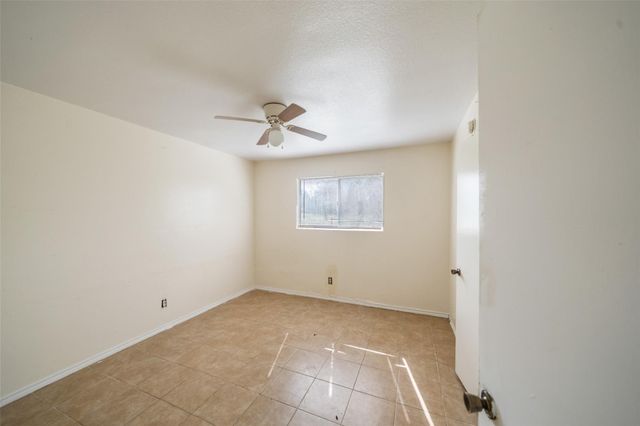 114 Lazy Lane, Sealy, TX 77474