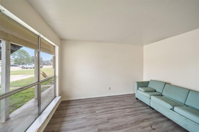 114 Lazy Lane, Sealy, TX 77474