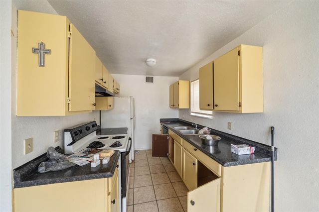 114 Lazy Lane, Sealy, TX 77474