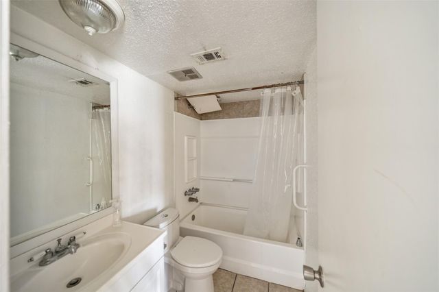 114 Lazy Lane, Sealy, TX 77474