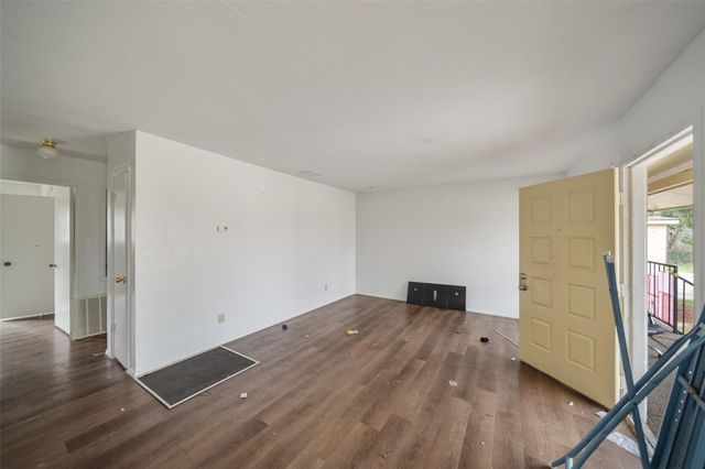 114 Lazy Lane, Sealy, TX 77474