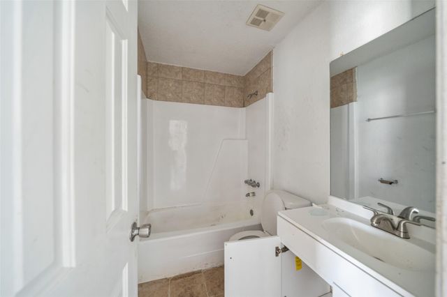 114 Lazy Lane, Sealy, TX 77474