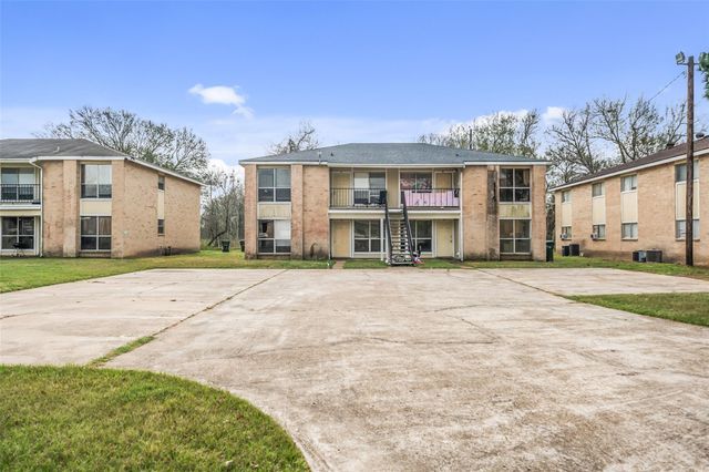 114 Lazy Lane, Sealy, TX 77474