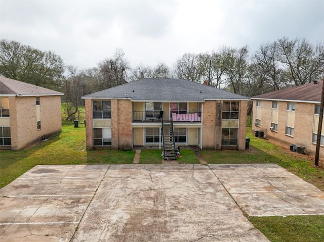 114 Lazy Lane, Sealy, TX 77474