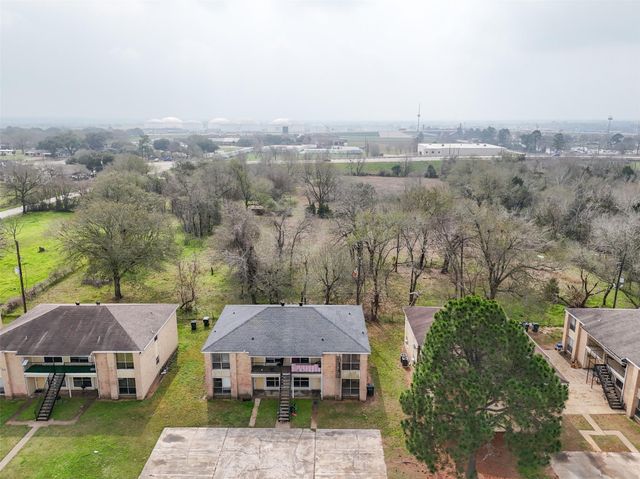 114 Lazy Lane, Sealy, TX 77474