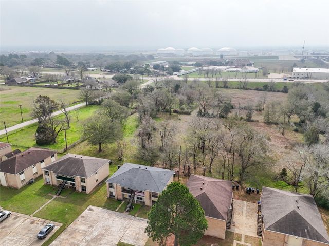 114 Lazy Lane, Sealy, TX 77474