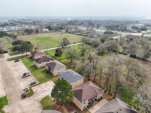 114 Lazy Lane, Sealy, TX 77474