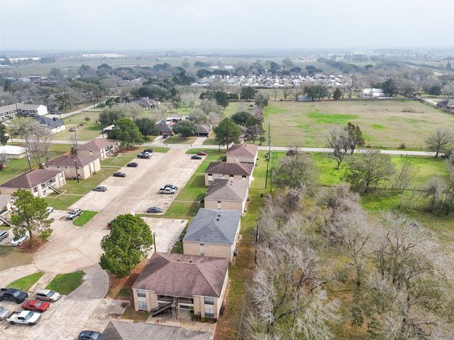 114 Lazy Lane, Sealy, TX 77474