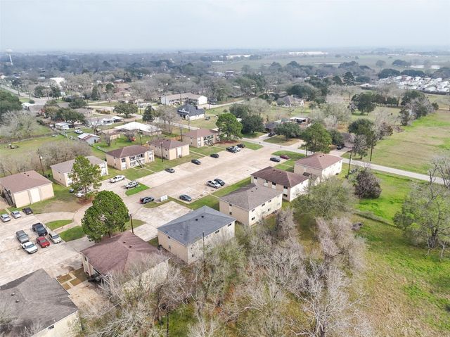 114 Lazy Lane, Sealy, TX 77474