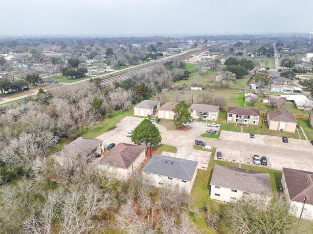 114 Lazy Lane, Sealy, TX 77474