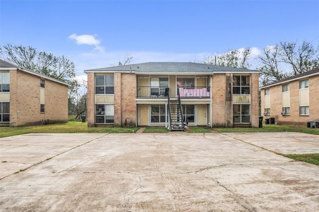 114 Lazy Lane, Sealy, TX 77474