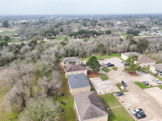 114 Lazy Lane, Sealy, TX 77474