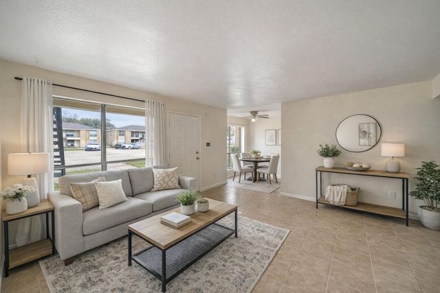 114 Lazy Lane, Sealy, TX 77474