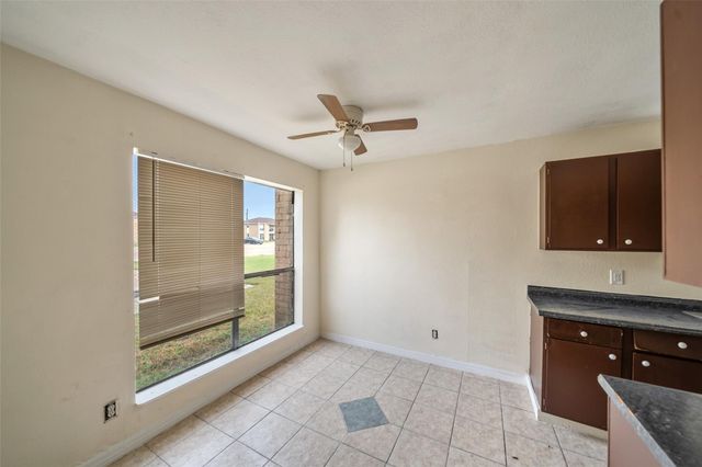 114 Lazy Lane, Sealy, TX 77474