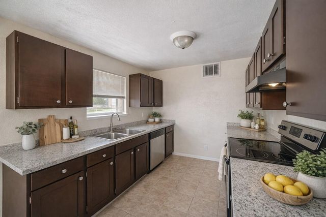 114 Lazy Lane, Sealy, TX 77474