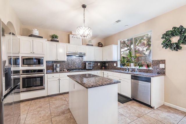 2170 W Beechwood Avenue, Fresno, CA 93711