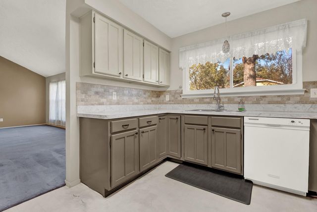 13211 S Thorntree Drive, Houston, TX 77015