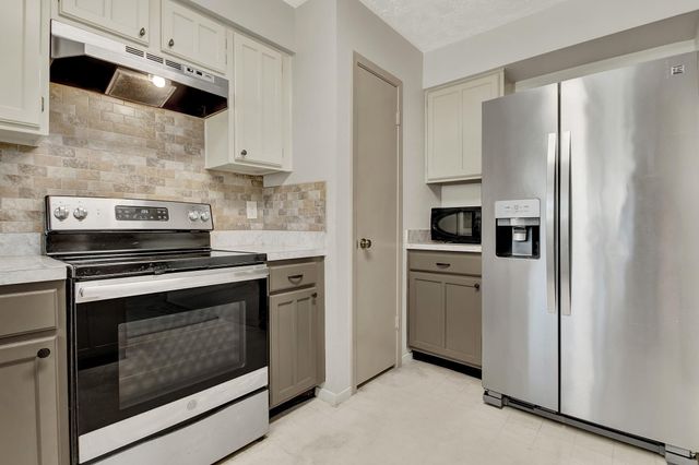 13211 S Thorntree Drive, Houston, TX 77015