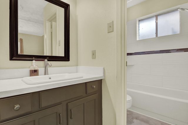 13211 S Thorntree Drive, Houston, TX 77015