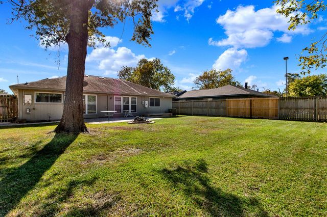 13211 S Thorntree Drive, Houston, TX 77015