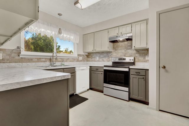 13211 S Thorntree Drive, Houston, TX 77015