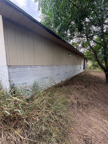 2716 E Briarwood Street, Granbury, TX 76048