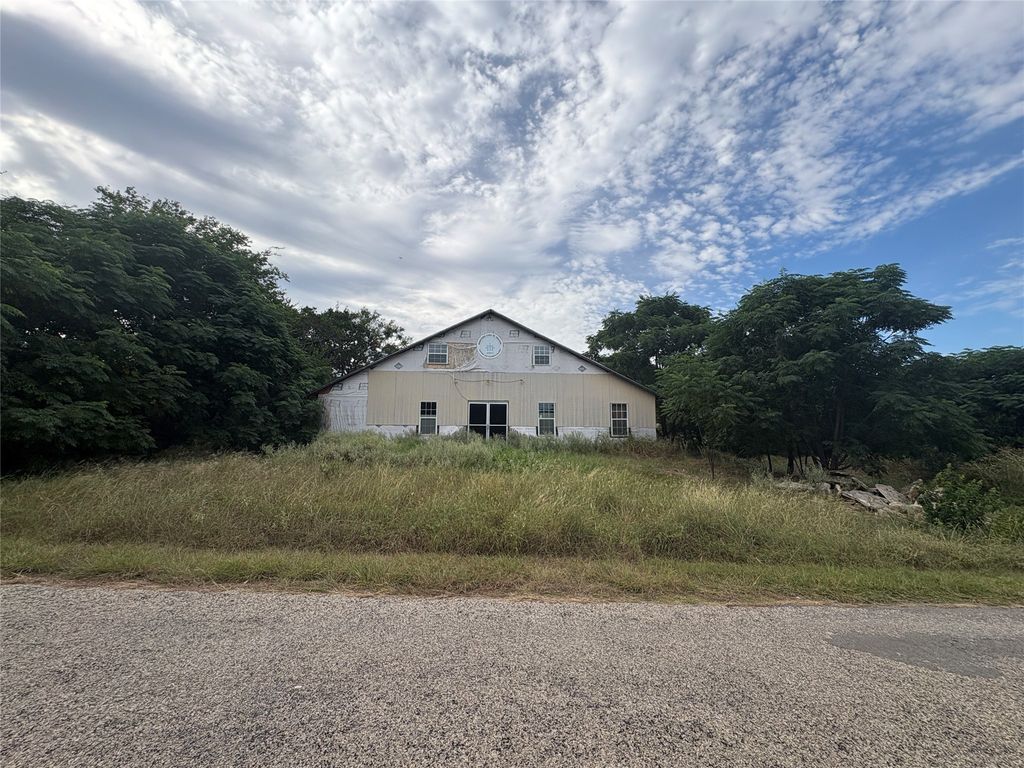 2716 E Briarwood Street, Granbury, TX 76048
