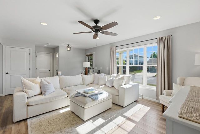 4723 Catalina Parkway, Mcfarland, WI 53558