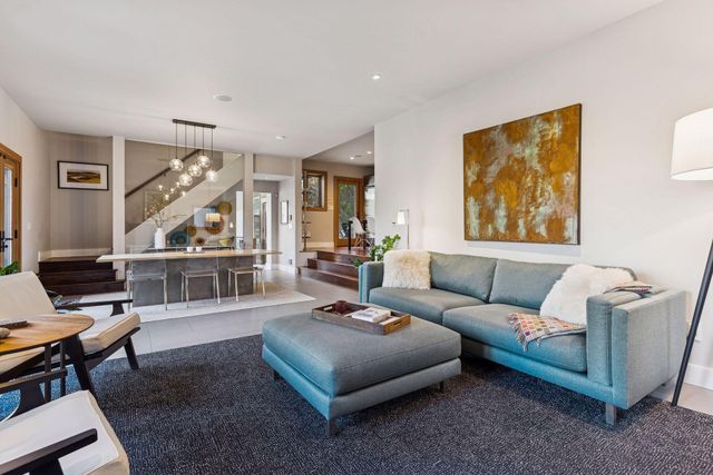 747 Kenwood Parkway, Minneapolis, MN 55403