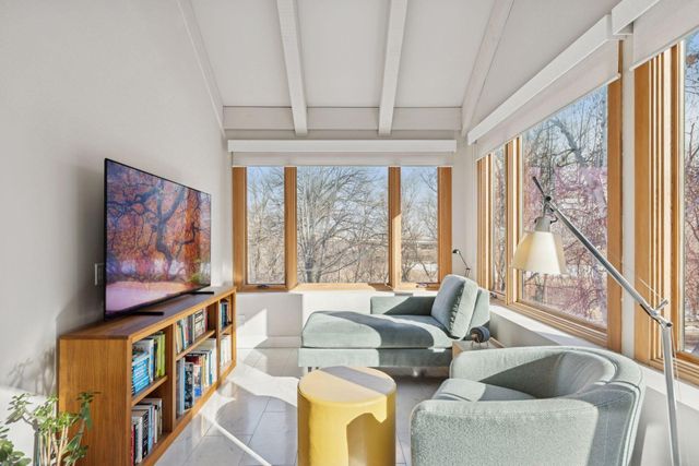 747 Kenwood Parkway, Minneapolis, MN 55403