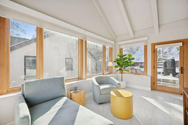 747 Kenwood Parkway, Minneapolis, MN 55403