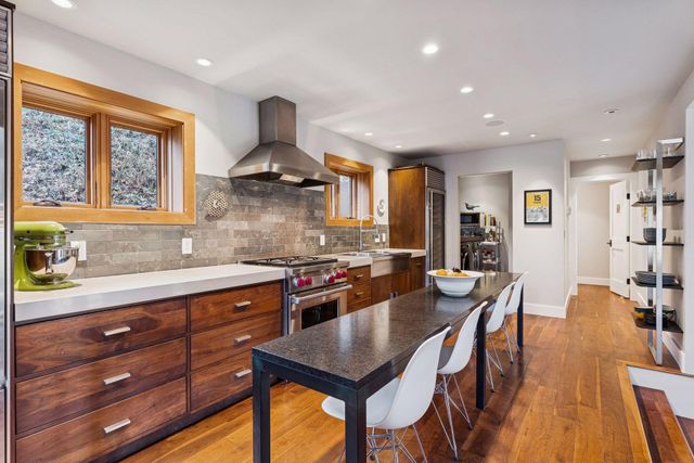 747 Kenwood Parkway, Minneapolis, MN 55403