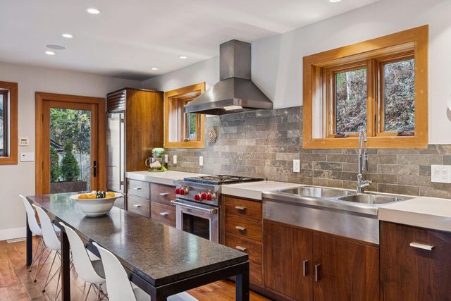 747 Kenwood Parkway, Minneapolis, MN 55403