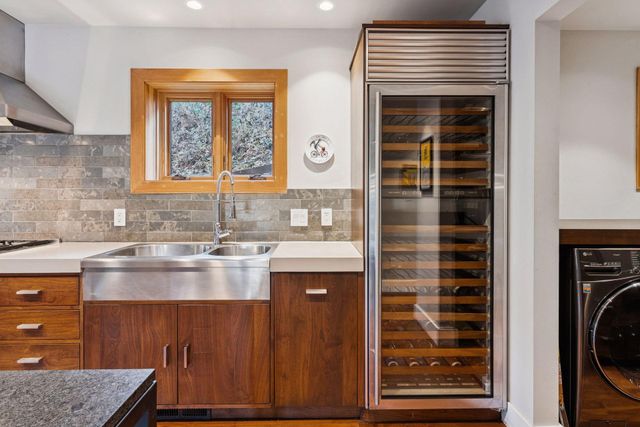 747 Kenwood Parkway, Minneapolis, MN 55403