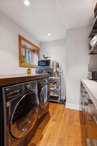 747 Kenwood Parkway, Minneapolis, MN 55403