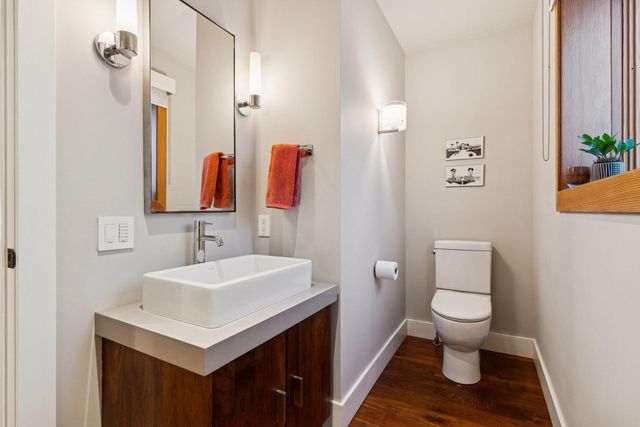 747 Kenwood Parkway, Minneapolis, MN 55403