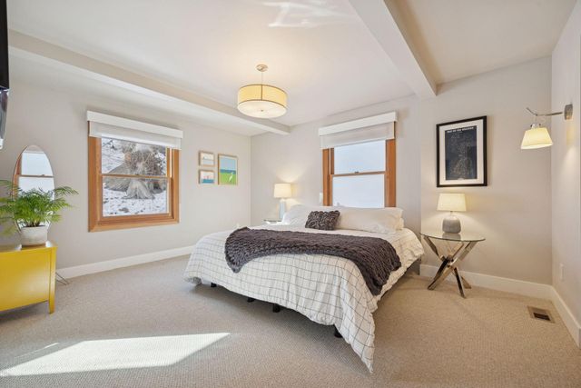 747 Kenwood Parkway, Minneapolis, MN 55403