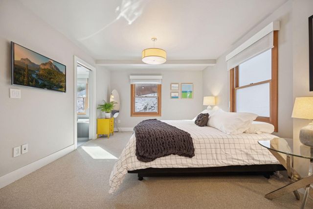 747 Kenwood Parkway, Minneapolis, MN 55403